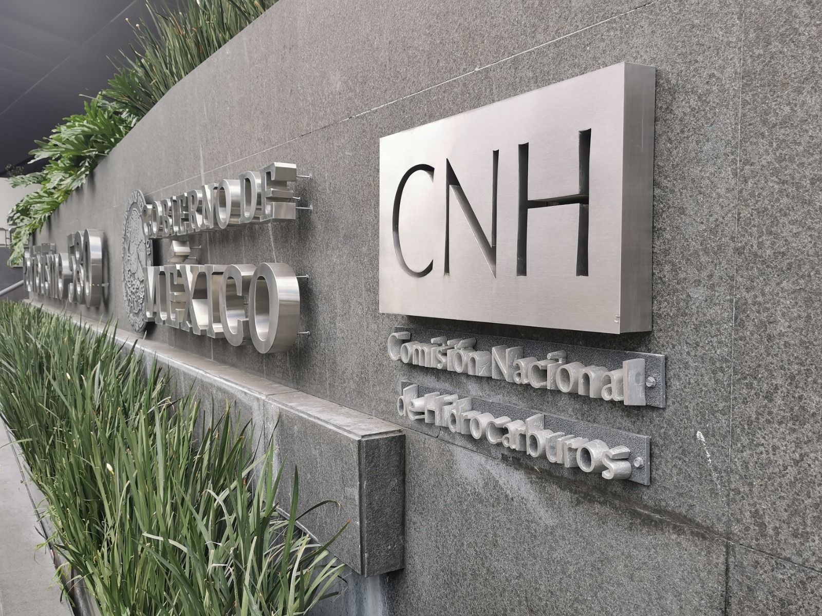 Propone SHCP más recursos para CRE y CNH