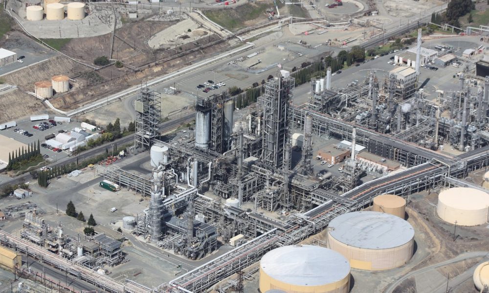 Escalada entre Israel e Irán dispara precio del petróleo y del oro