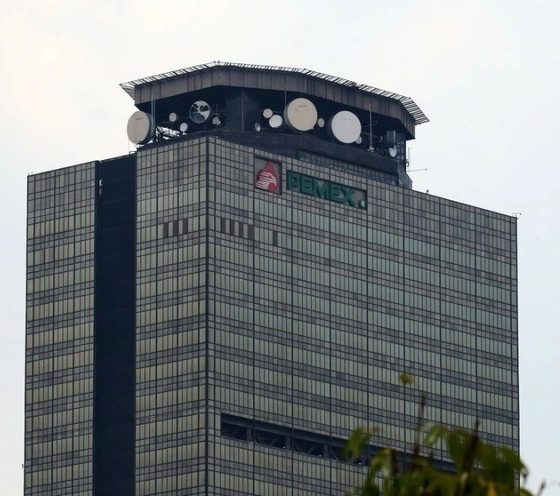 Pemex anuncia despidos masivos