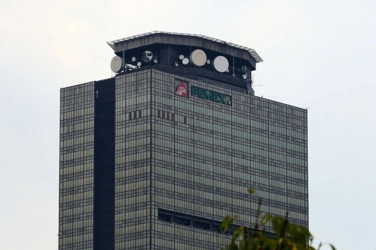 Pemex anuncia despidos masivos