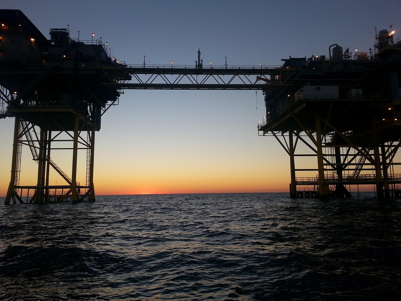 Tabasco y Campeche afectados por caída petrolera