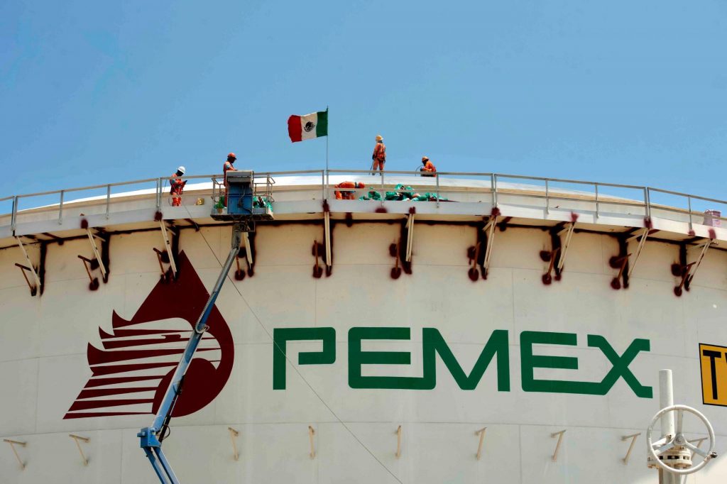 Carlos Slim pide al sector privado ayudar a Pemex