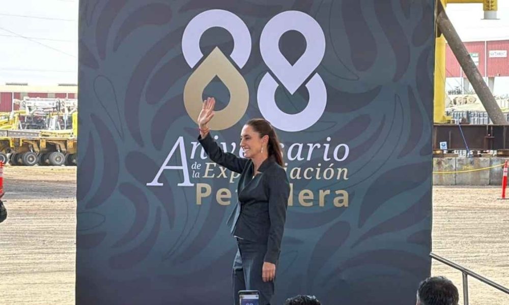 Sheinbaum celebra expropiación petrolera en Pueblo Viejo