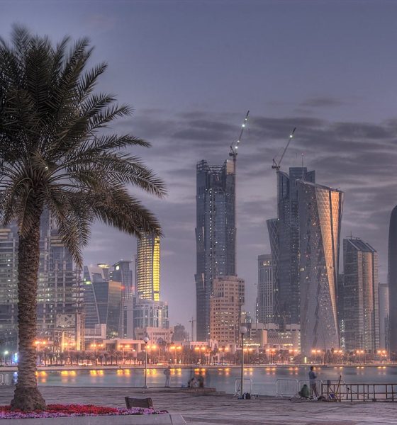 Qatar avanza en una reapertura parcial