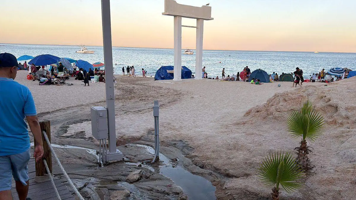 Derrame playa Chileno: Autoridades descartan aguas negras