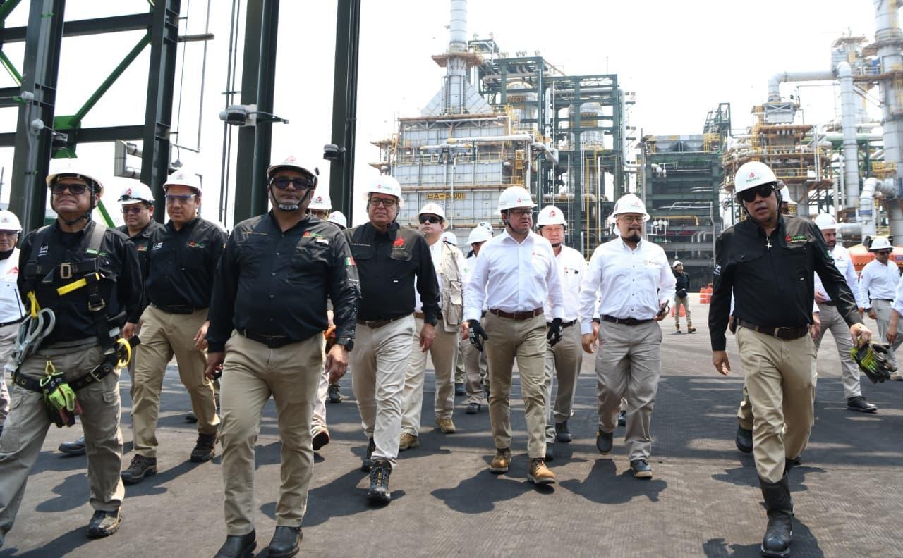 Director de Pemex supervisa Refinería Olmeca en Dos Bocas