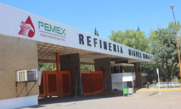 PEMEX retrasa obras clave