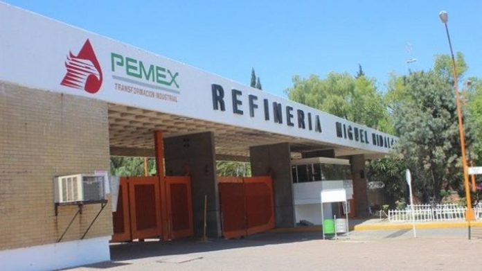 PEMEX retrasa obras clave