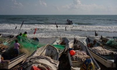 Pemex deja pescadores sin apoyos por derrame de petróleo