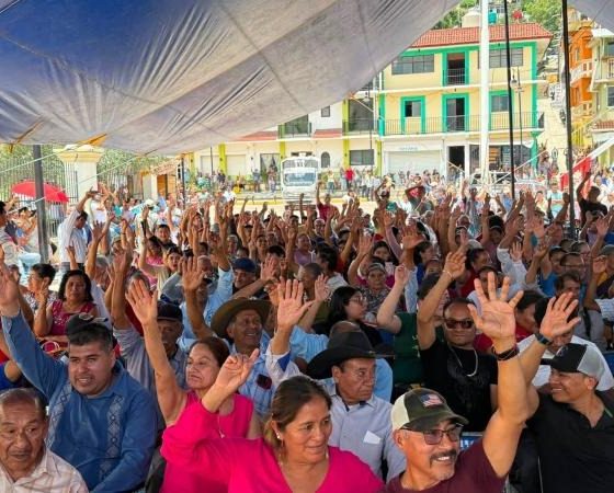 Juquila prohíbe Bimbo y Barcel para frenar la basura