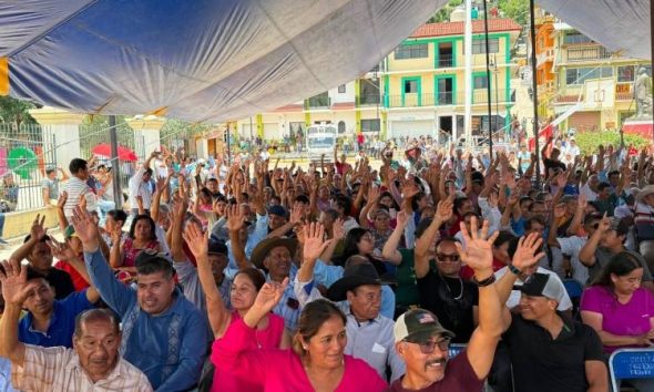 Juquila prohíbe Bimbo y Barcel para frenar la basura